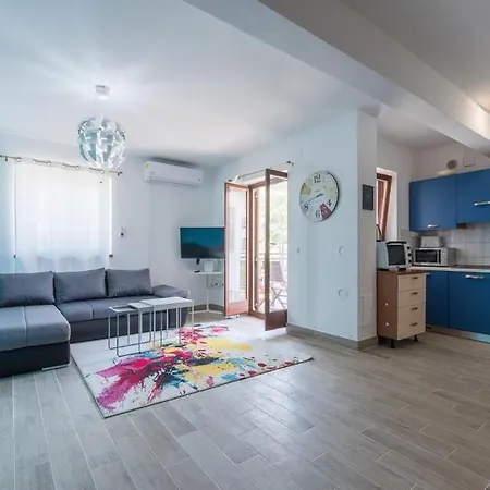 Apartment Strawberry 3 *